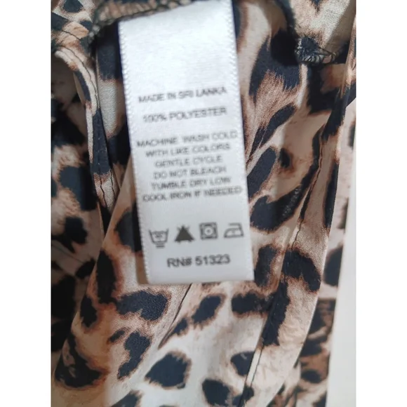 1. STATE RAWR!! Leopard Print Slight Puffy Sleave Soft V- Neck Blouse - Picture 7 of 7